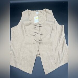 A new day snap closure dark‎ khaki vest size XXL. Square neck bow decoratio